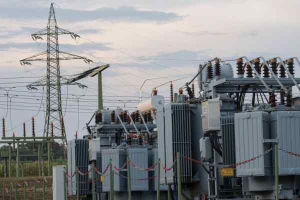Power Supply Dual Channel untuk Pengujian di Industri